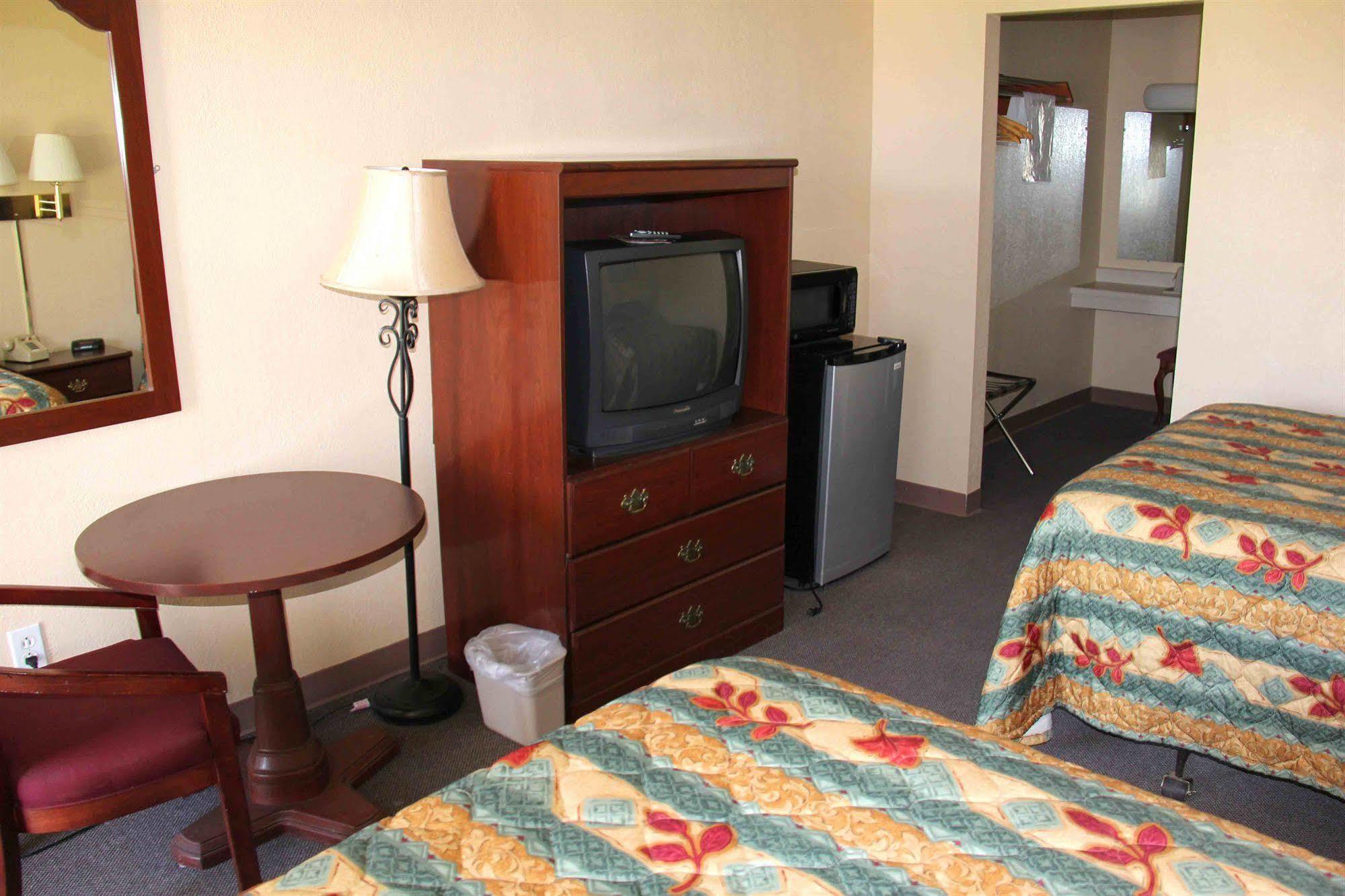 Hotel Baymont By Wyndham Deming Extérieur photo