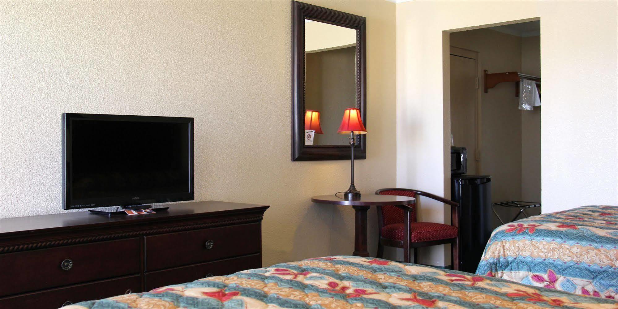 Hotel Baymont By Wyndham Deming Extérieur photo